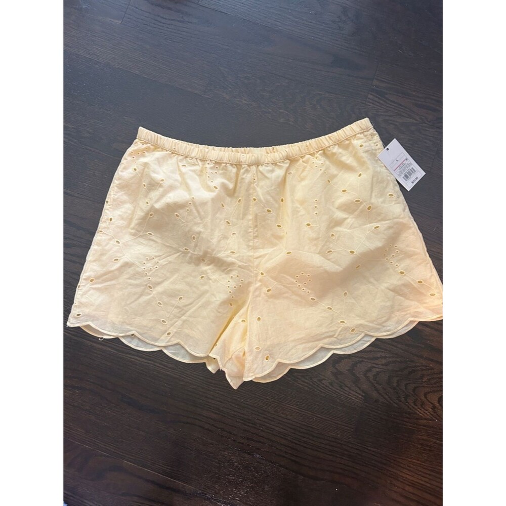 A New Day NWT Eyelet Scallop Hem Pastel Yellow Pull On Shorts L Elastic Waist